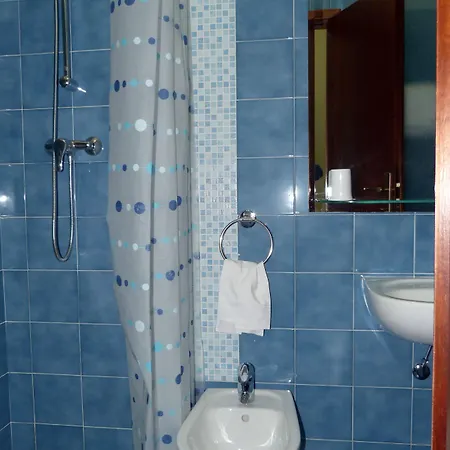 Byron رافيننا